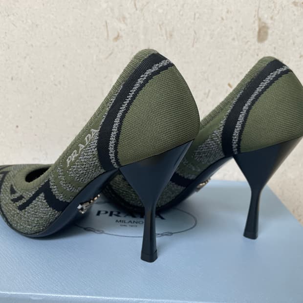 프라다 펌프스