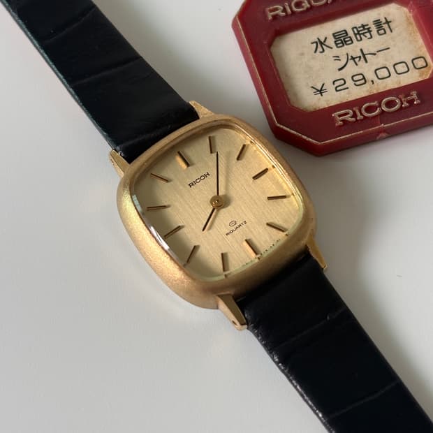1970s Gold Square Ladies Riquartz