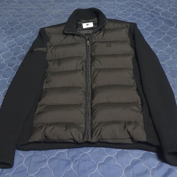 FILA 방풍 다운패딩 배색 리치울 니트집업 (100)