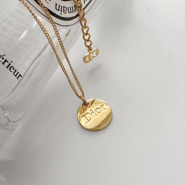 크리스찬 디올 DIOR 로고 코인 원형 골드 목걸이