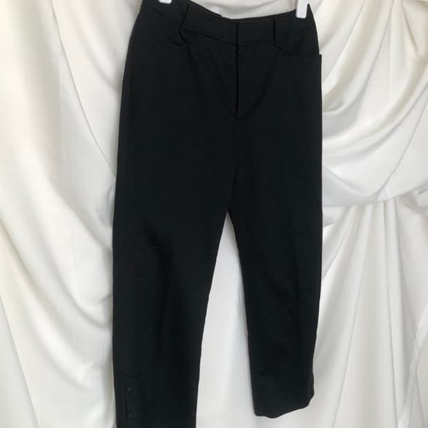 796. Goul black capri pants