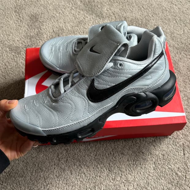 나이키 에어맥스 플러스 TNPO 울프그레이