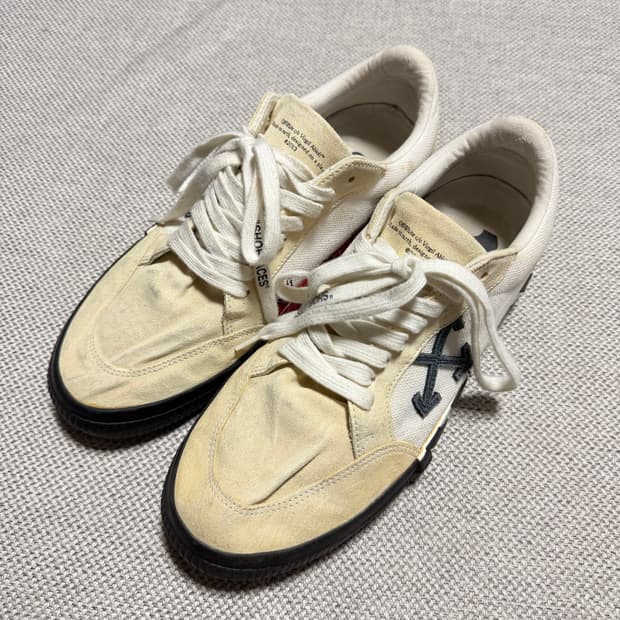 오프화이트 에로우 벌크 로우 스니커즈