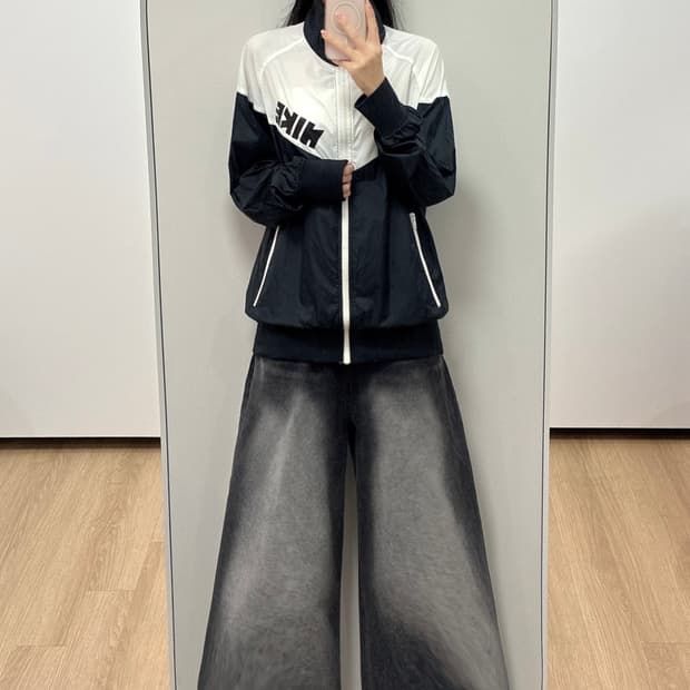 나이키 블랙 화이트 경량 바람막이 자켓