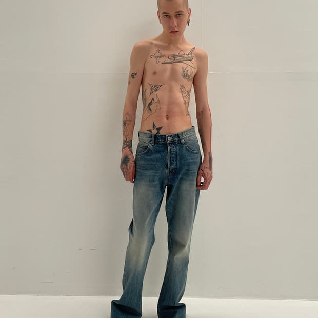 252 RELAXED FLARE DENIM JEANS