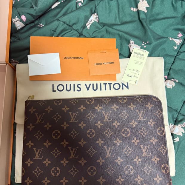 루이비통 에튀보야주 MM 클러치 완전 풀구성 상태굳 판매합니다