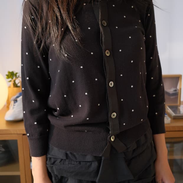 Reversed seam dot cardigan