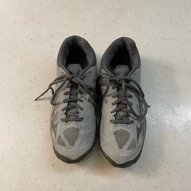 미즈노 웨이브 라이트닝 z4