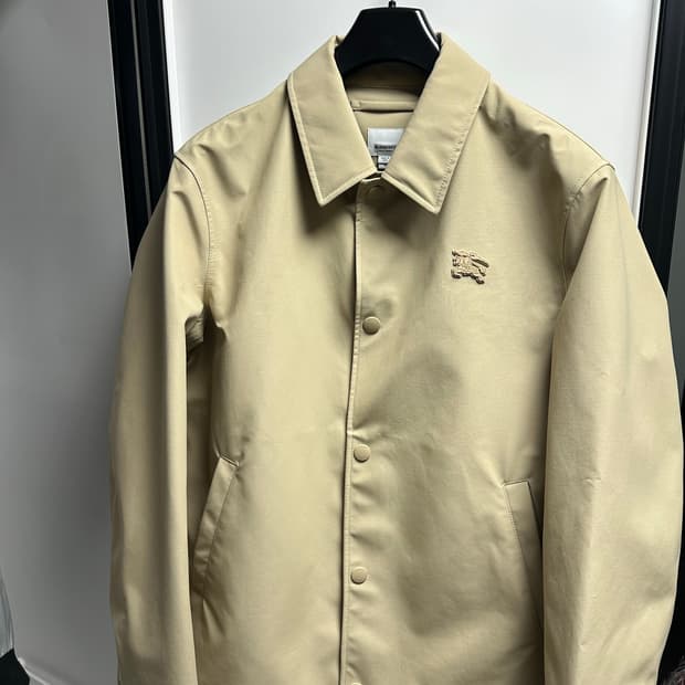 버버리 남성 베이지 자켓 판매합니다.