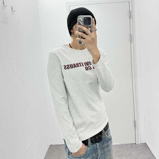 Levi’s red tap back printing long sleeve