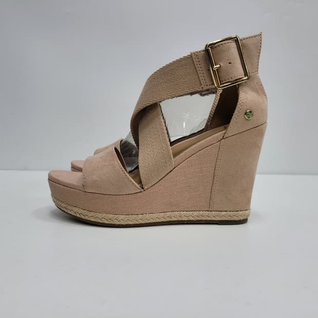 (새상품급) UGG 어그 칼라 웨지 샌들 / EU 37 (230~235)