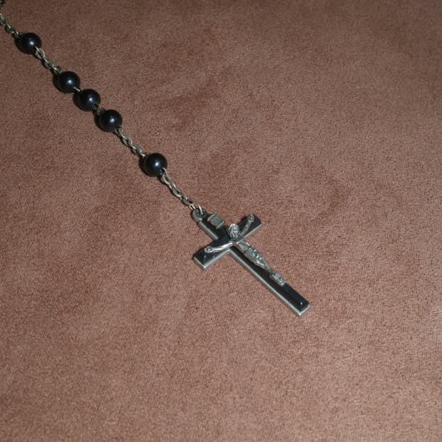 돌체앤가바나 로자리아 블랙 비즈 묵주 목걸이