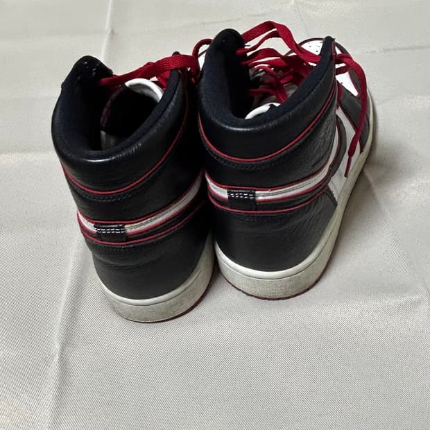 Jordan 1 Retro High OG Bloodline