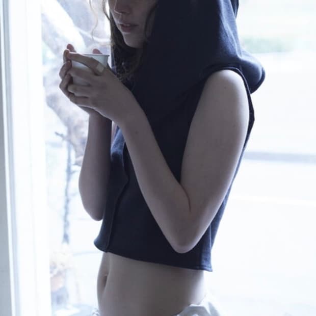 Shy hood sleeveless