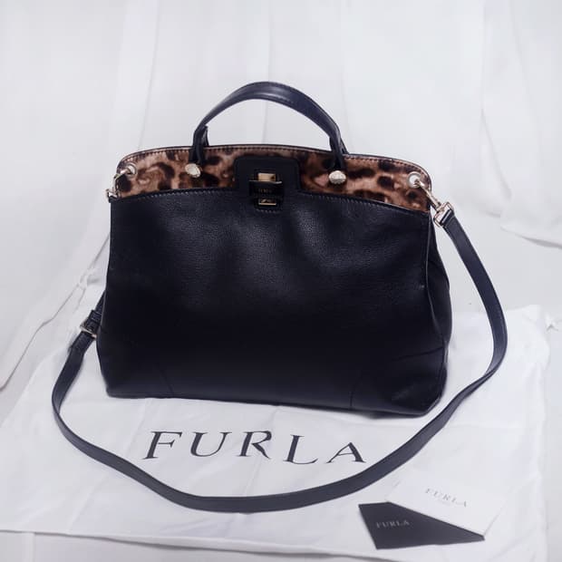 훌라 (FURLA) 파이퍼 럭스 송치 레더 원핸들 토트.숄더백