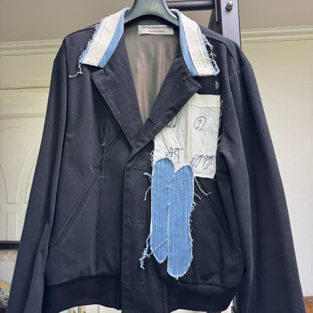 더뮤지엄비지터 자켓