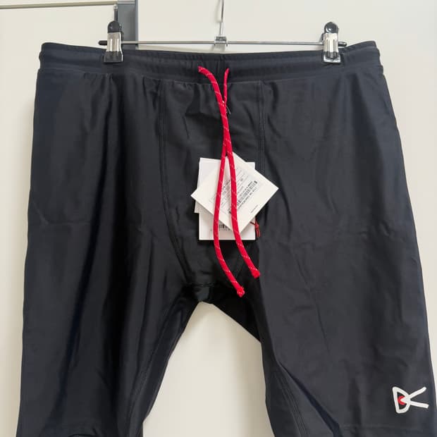 [L] 디스트릭비전 9인치 리사이클 하프타이즈 블랙