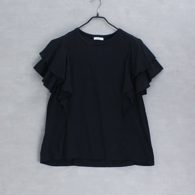 a.v.v _ crew neck ruffle cotton top