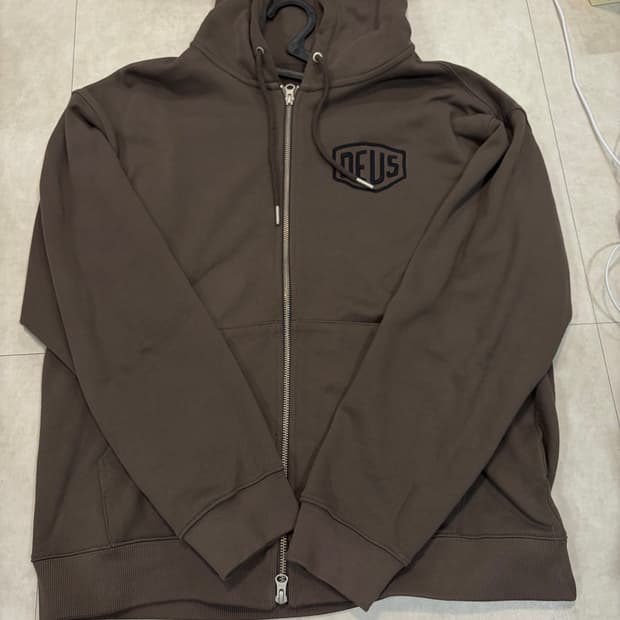 데우스엑스마키나 후드집업