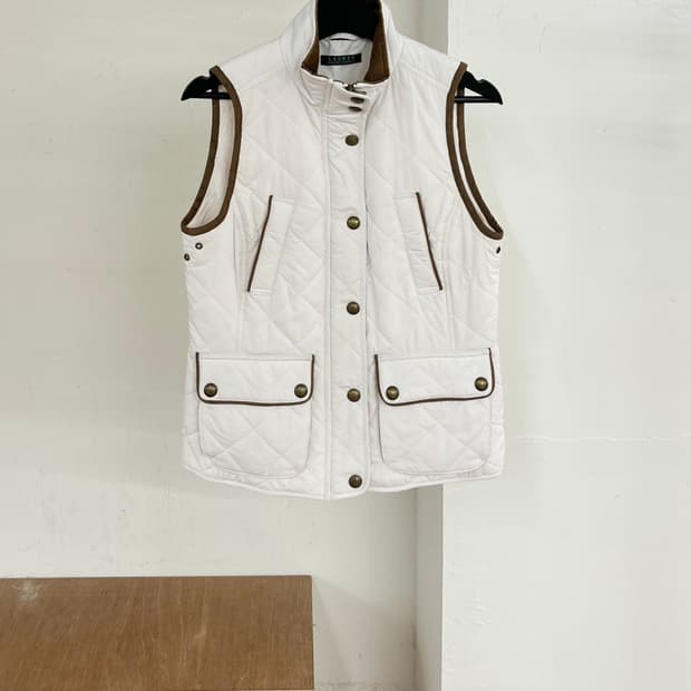 랄프 로렌 화이트 퀼팅 조끼