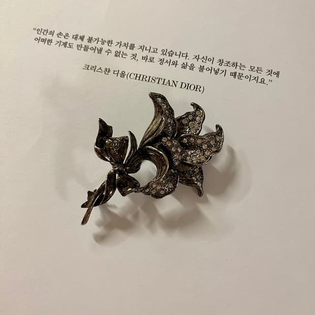 Ingeborg 실버 릴리 브로치