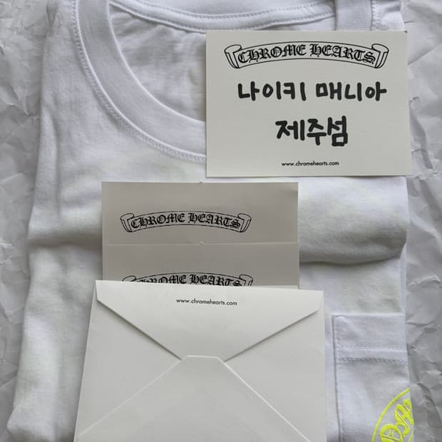 크롬하츠 홀스슈 로고 포켓 티셔츠 화이트/네온