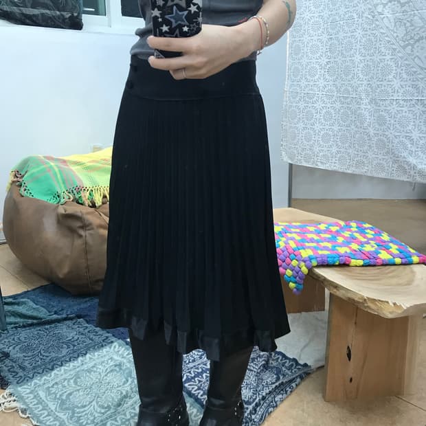더블버튼 플리츠 미디스커트 