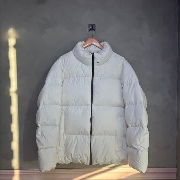 네파 구스다운 넥로고 패딩 화이트
