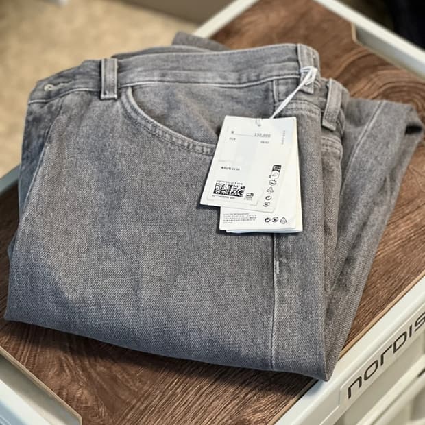 COS 시그니처 스트레이드 레그 진 데님 33/32 새제품