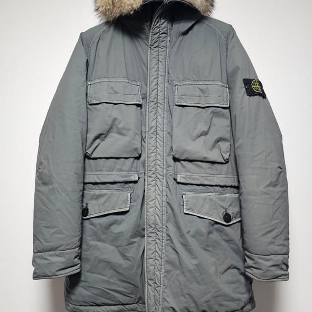 스톤아일랜드 MUSSOLA GOMMATA VELOUR DOWN-TC 패딩