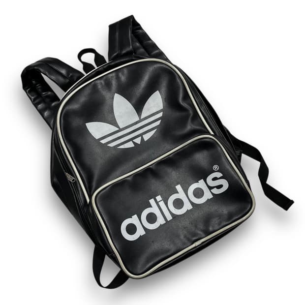 아디다스 90s 빅로고 락시크 비건레더 다크 백팩