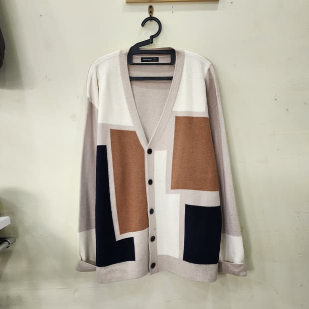 [105] 마인드브릿지 패턴 니트 가디건 (베이지 믹스)