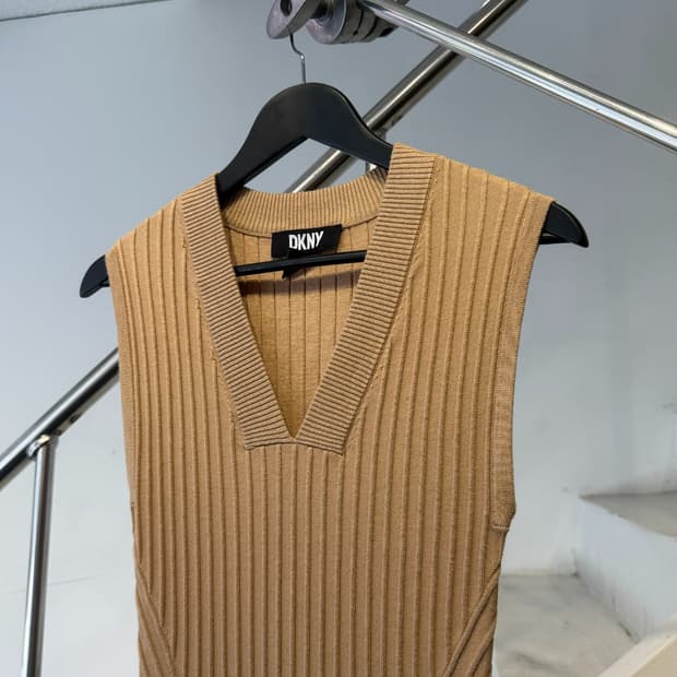 DKNY 베이지 브이넥 골지 니트 슬림 롱 원피스
