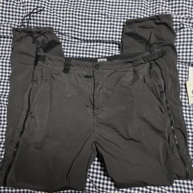 CP 컴퍼니 Re Colour Stretch 나일론 팬츠 52사이즈