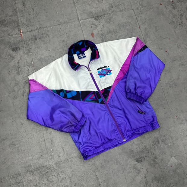 엄브로 올드스쿨 바람막이