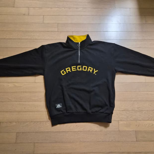 GREGORY 아치 로고 하프집업 맨투맨