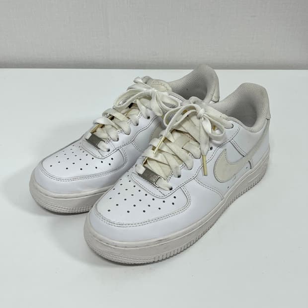 [235] 나이키 에어포스1 로우 올백 화이트