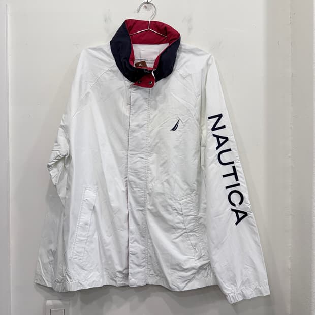 노티카 바람막이