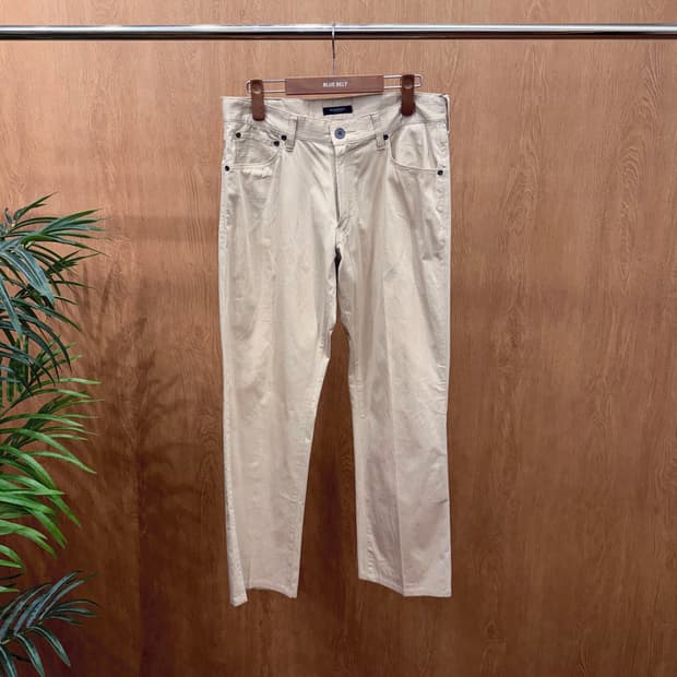 버버리 런던 슬랙스 팬츠 백 포켓 힙 요크 레더 패치 디테일 베이지