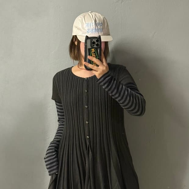 pleats line detail button knit top