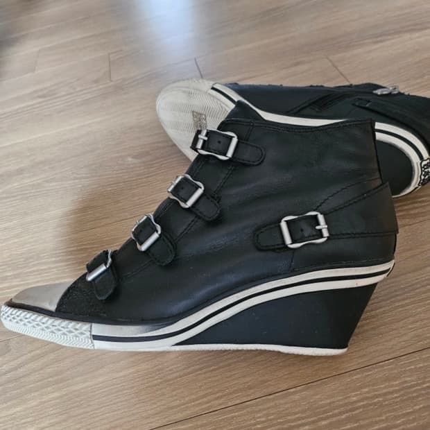 ash 애쉬 블랙 웨지힐 40