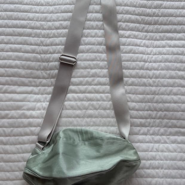 콜로신스 GLOSSY PUMPKING BAG
