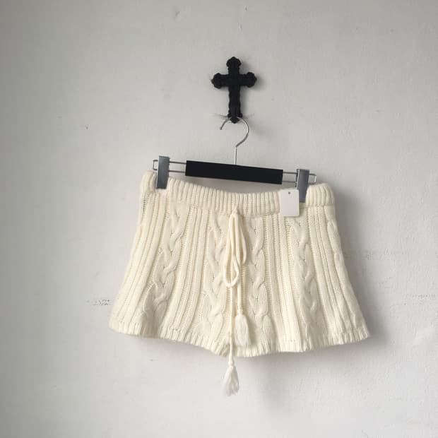 Cable pattern knit short