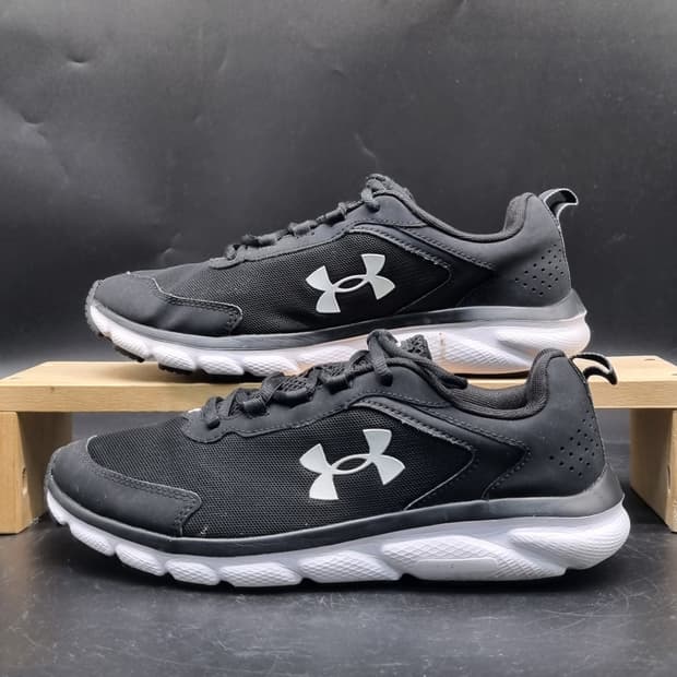 언더아머 UA차지드 어서트9 런닝화275