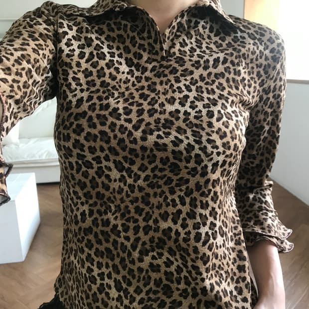 vintage leopard pattern top