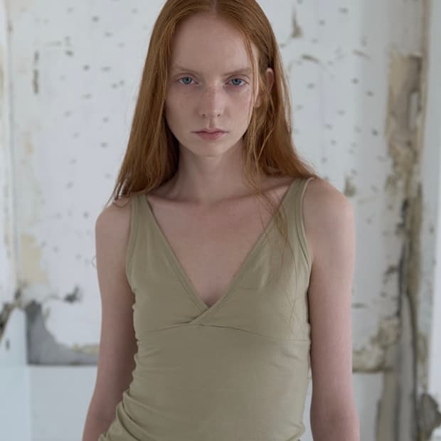 리포스 V Neck Sleeveless T-shirts 차정원 착용
