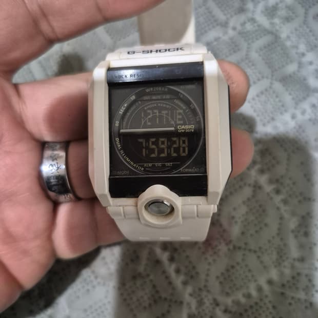 g shock  g8100a