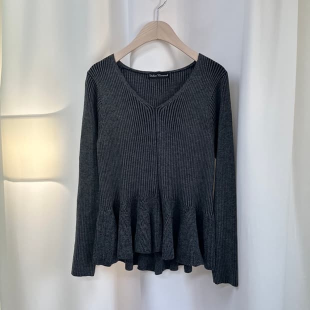 [URBAN RESEARCH] v-neck peplum knit