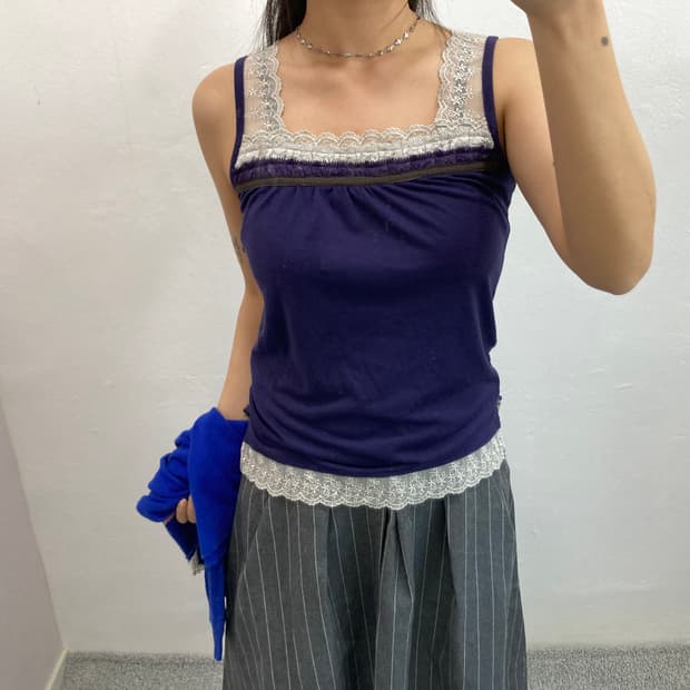 퍼플 레이스 스퀘어넥 슬리브리스