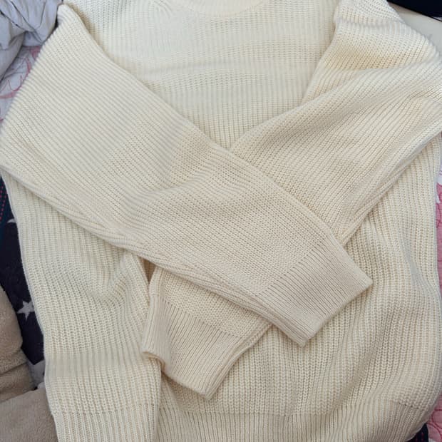 아이보리색 니트